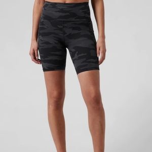 WOMENS ATHLETA CAMO BIKER SHORTS WITH POCKETS